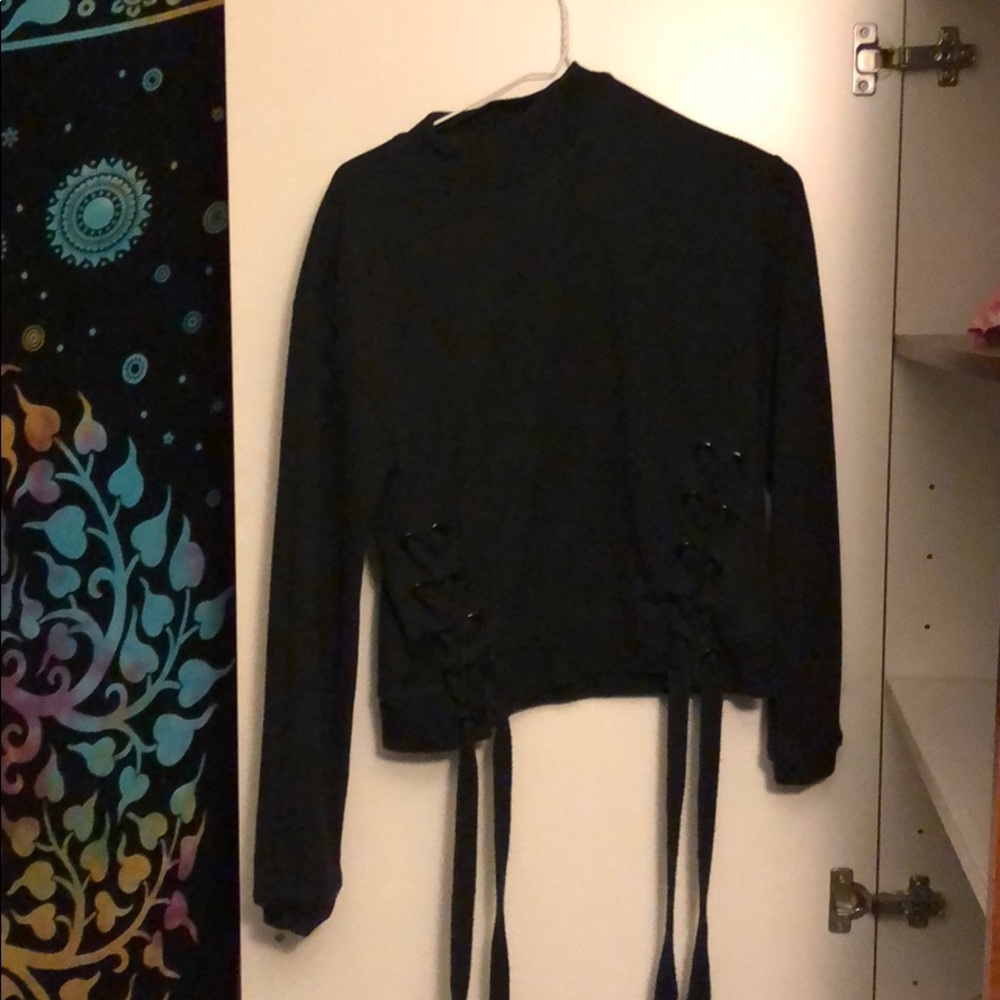 cute crop top/long sleeve